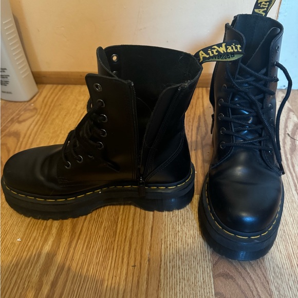 Doc Martens Women’s 9 with Wonder Balsam - Picture 3 of 3